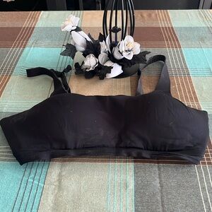 6/$25 Lululemon athletica bra good  shape size 38D